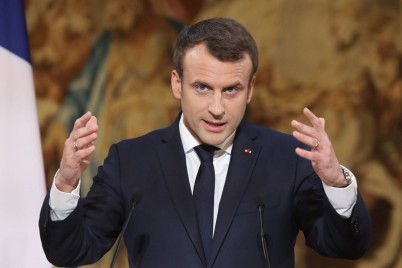 الرئيس الفرنسي قبل مغادرته جدة: اقترحنا إشراك حلفائنا ومنهم السعودية في محادثات إقليمية