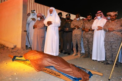 محافظ محايل يتقدم المصلين على شهيد الواجب الثوعي