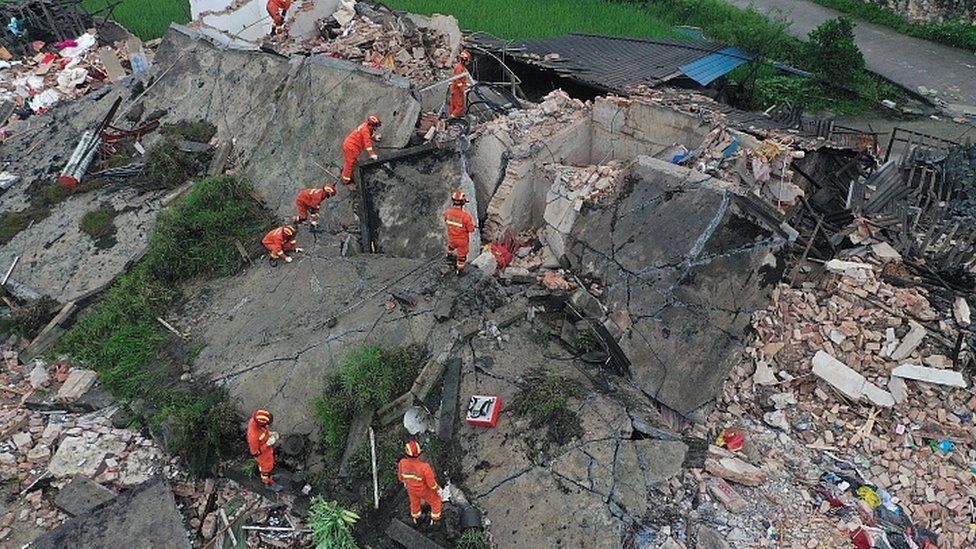 مصرع وإصابة 30 شخصاً في زلزال جنوب غربي الصين