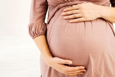 "الصحة" توضح خطورة الإصابة بـ "كورونا" على المرأة الحامل والإنجاب