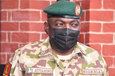 مصرع قائد الجيش النيجيري في حادث تحطم طائرة
