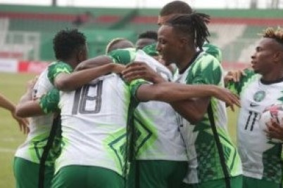 منتخب نيجيريا يتأهل للدور الفاصل فى تصفيات كأس العالم بتعادل ضد الرأس الأخضر 