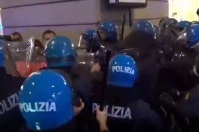 احتجاجات فى روما ضد شهادات كورونا والشرطة تستخدم الغاز المسيل للدموع