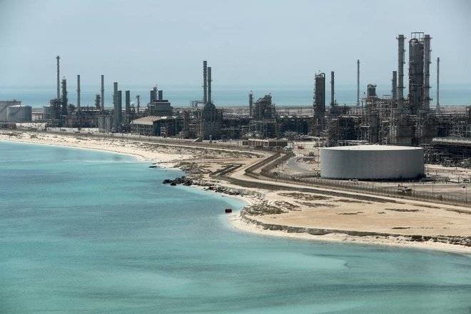 ارتفاع " النفط " 2 % بدعم من بيانات اقتصادية قوية