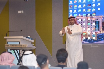 الفنان "المضحي" يحاضر حول المقامات والمزاج النفسي في مستشفى الموسى بالمبرز