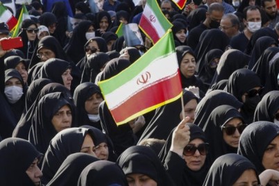 إيران تعلن حلّ “شرطة الأخلاق”