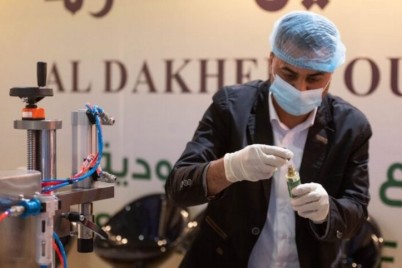 زوار "صُنع في السعودية" يشاركون في صناعة العطور ودعم خطوط إنتاجها