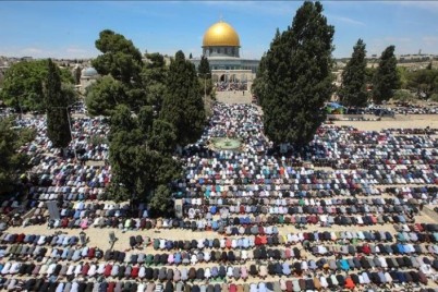 30 ألفاً يؤدون صلاة الجمعة في المسجد الأقصى