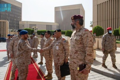 رئيس هيئة الأركان العامة يستقبل رئيس الأركان العامة للجيش الكويتي