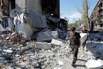أوكرانيا تُواصل إنقاذ المحاصرين في مصنع آزوفستال بماريوبول
