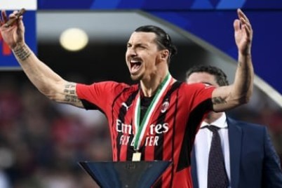 غياب " إبراهيموفيتش " عن الملاعب لثمانية أشهر