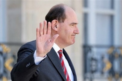 "رئيس الوزراء الفرنسي" يستقيل قبل تعديل وزاري متوقع