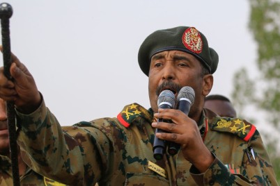البرهان يحذر: من يقترب من الجيش سنقطع له لسانه ويده وما وقعناه ليس مع قحت بل لمصلحة السودان
