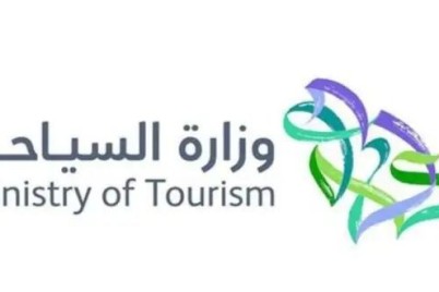 "التأشيرة السياحية" تتيح لحاملها أداء فريضة العمرة 