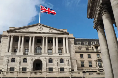بنك إنجلترا المركزي يرفع سعر الفائدة الرسمي لأعلى مستوى منذ خمسة عشر عاماً