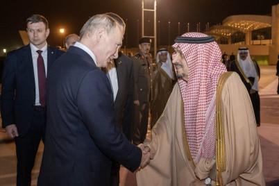 ‏الرئيس الروسي يغادر ‎الرياض وكان في وداعه أمير المنطقة