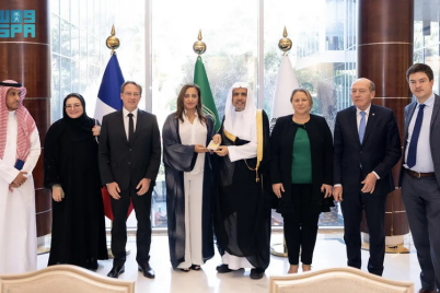 أمين عام رابطة العالم الإسلامي يلتقي وفدًا برلمانياً فرنسياً