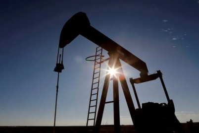 ارتفاع أسعار النفط بأكثر من 8% وسط خطط روسية لخفض الإنتاج
