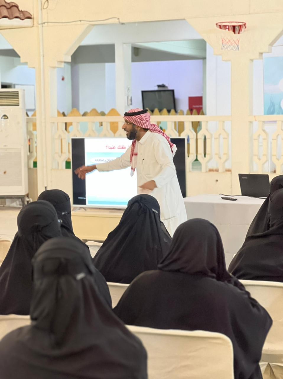 "فتاة الأحساء"….تُنفذ أمسية تربوية للتعامل مع الطفل العنيد