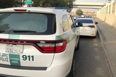 القبض على قائد مركبة ظهر في محتوى مرئي يرتكب مخالفة عكس السير