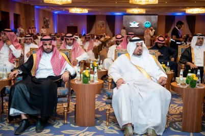 كفيف تزف ٧٠ شاباً وفتاة