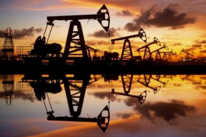 أسعار النفط “تنخفض” للأسبوع الرابع