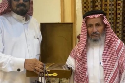 والد الزميل الإعلامي سلطان السلمي يحتفل بمناسبة نجاح عملية والده