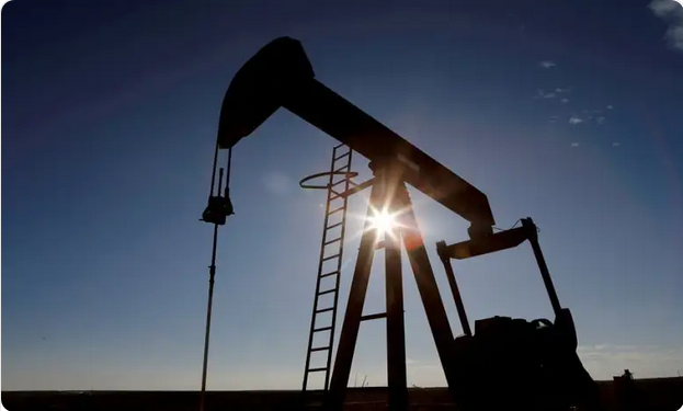 الشتاء وتقلب التوقعات الاقتصادية يخفضان أسعار النفط